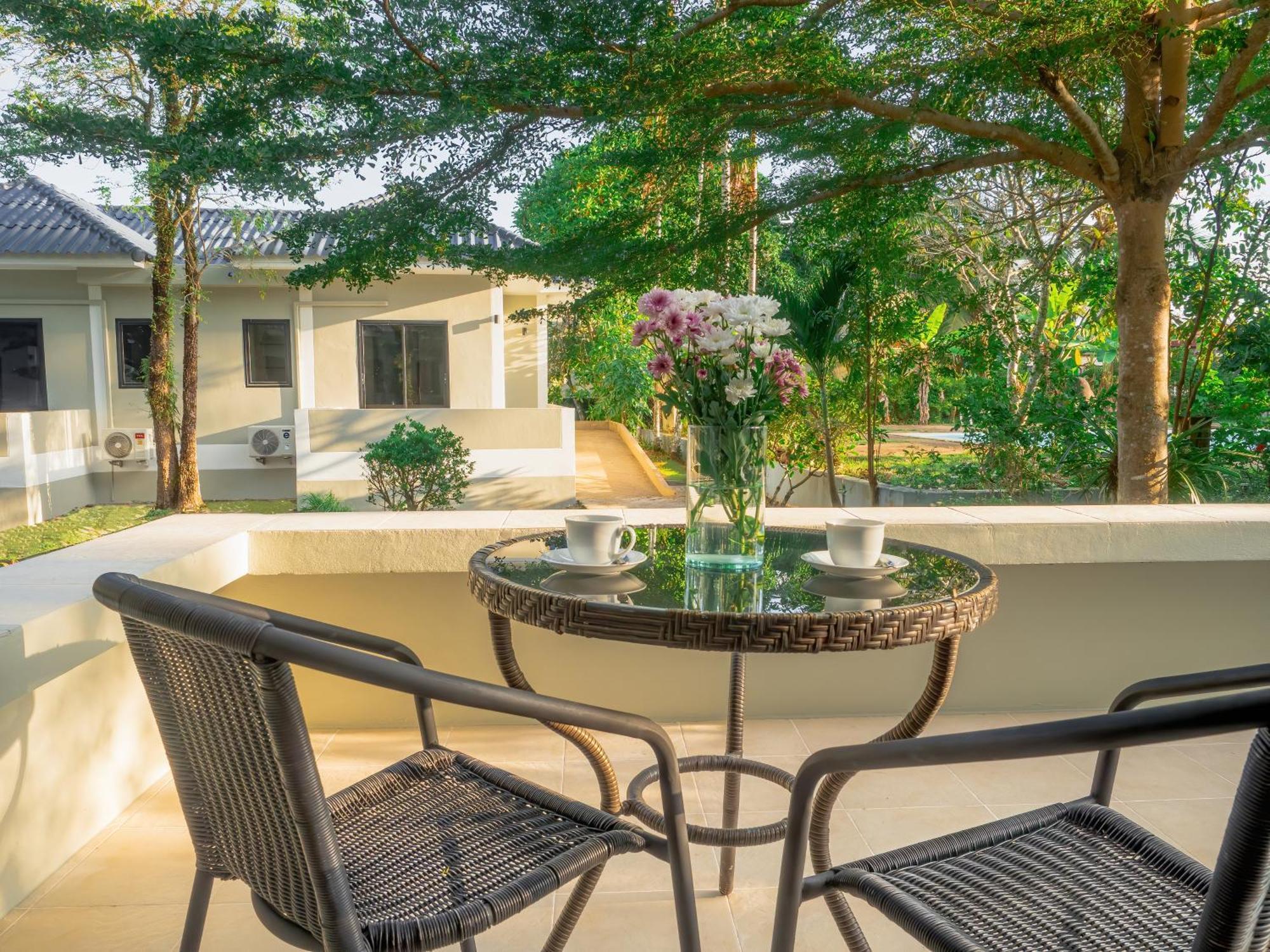 Isara Nai Yang Resort Екстериор снимка