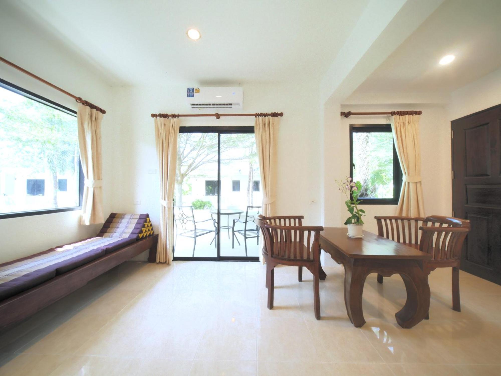Isara Nai Yang Resort Екстериор снимка