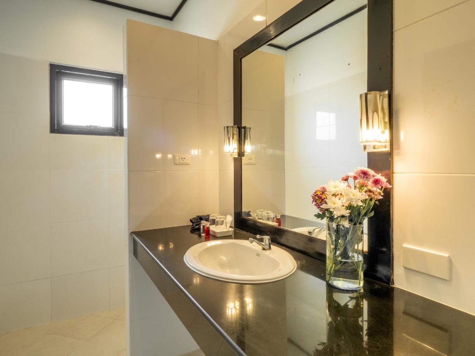 Isara Nai Yang Resort Екстериор снимка
